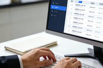 酒厂上AI安全监控，是买现成系统还是找人定制好？